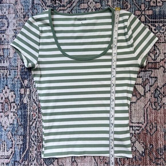 Hollister Ribbed Seamless Fabric Scoop Baby Tee Size Small Green White Stripes - Picture 7 of 8